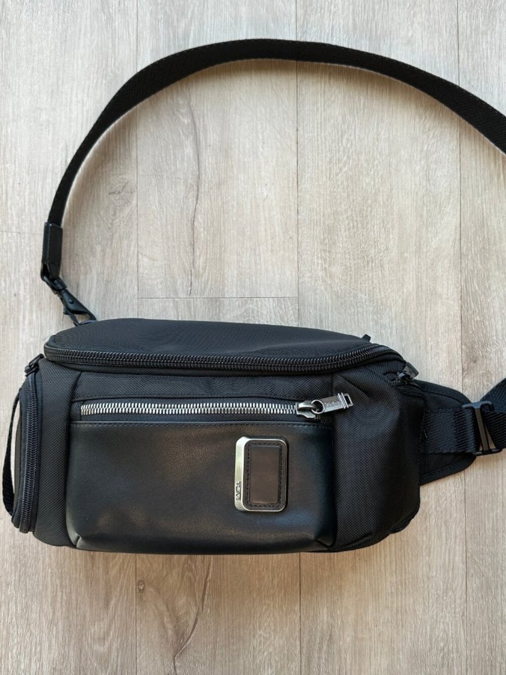 NWOT Tumi Alpha Bravo Kelley Sling Bag - Black